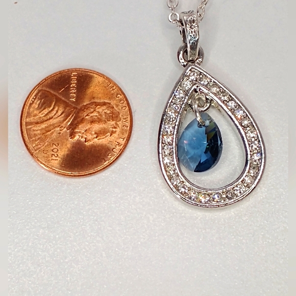 Swarovski crystal necklace - Picture 5 of 5